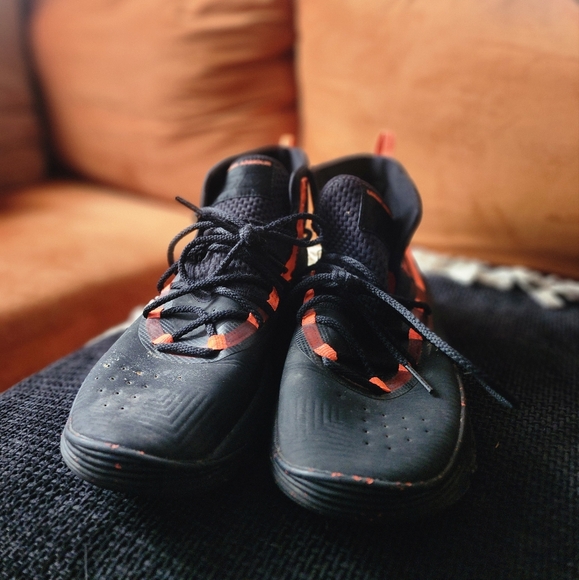 Under Armour Curry 3s size 6.5Y / 39 black and bright orange - Picture 2 of 6